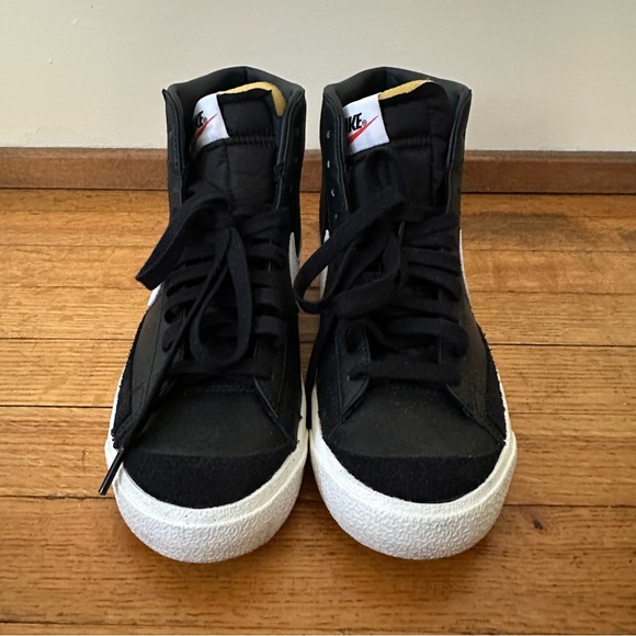 Nike Blazer Mid ‘77 Casual Shoes - Picture 2 of 9